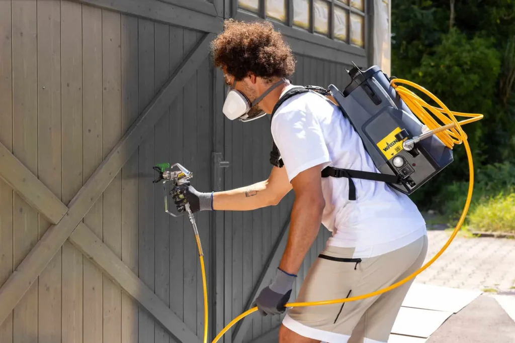 2466025 SprayPack18V action shot garage 05 HEA